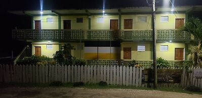 Pal's on the Beach - A Gold Standard Hotel
