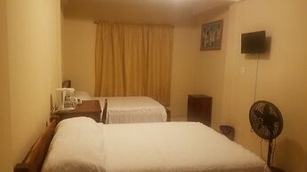 Pal's on the Beach - A Gold Standard Hotel