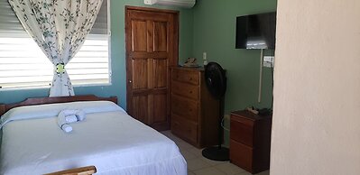 Pal's on the Beach - A Gold Standard Hotel