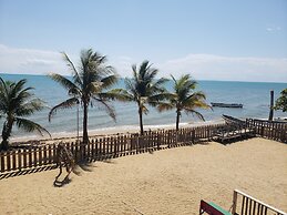 Pal's on the Beach - A Gold Standard Hotel