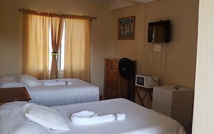 Pal's on the Beach - A Gold Standard Hotel