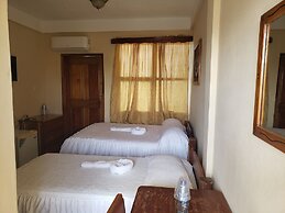 Pal's on the Beach - A Gold Standard Hotel