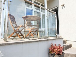 1 Lyndhurst