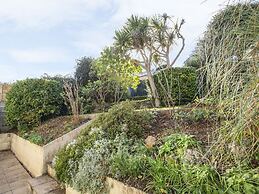 1 Lyndhurst