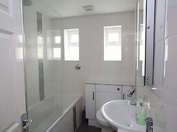 1 Lyndhurst