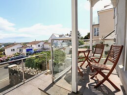 1 Lyndhurst
