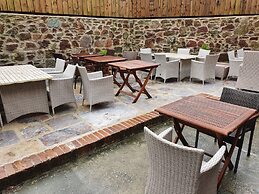 Halfway House Inn