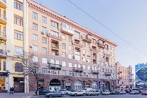 On Lev Tolstoy Square