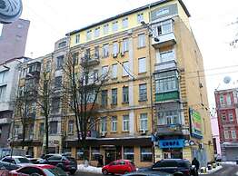 Apartment on Lvivska square