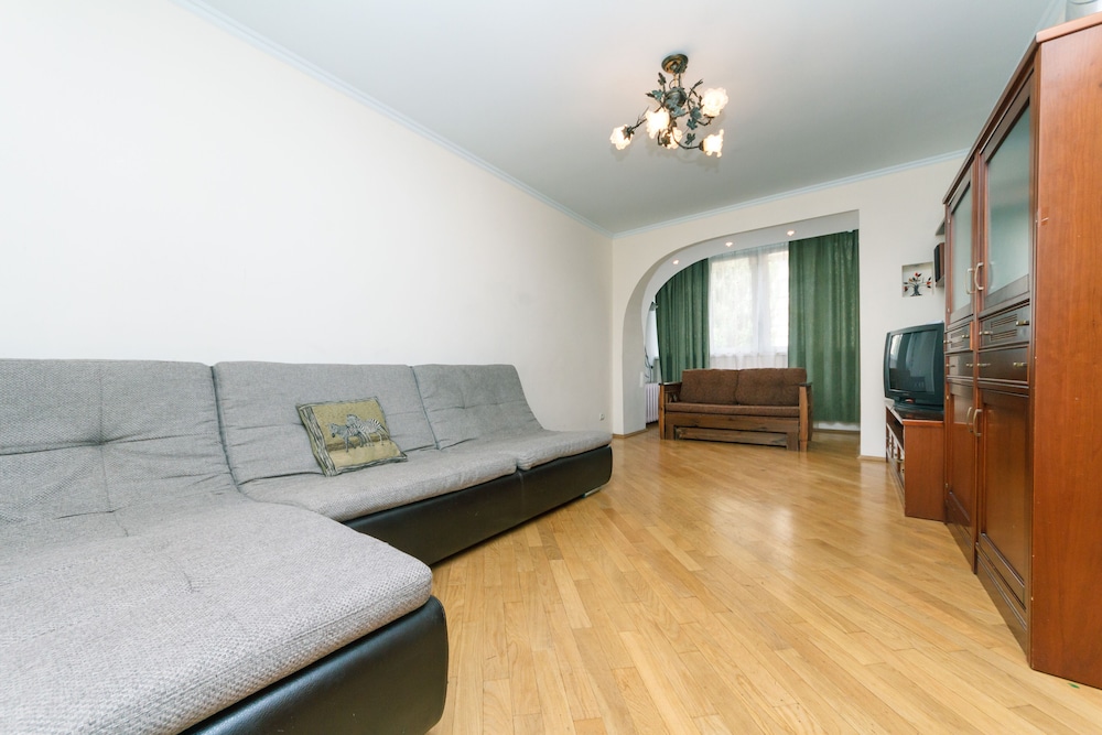 Apartment on Sheptitskogo str