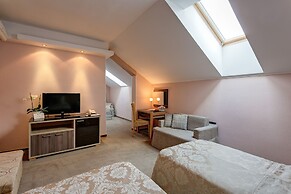 Tami Residence
