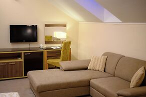 Tami Residence