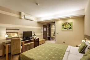 Tami Residence