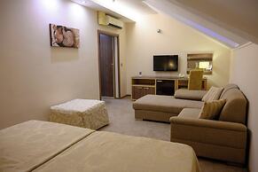 Tami Residence