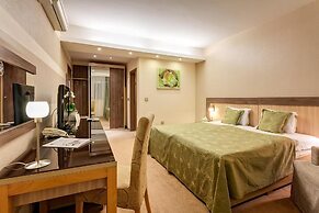 Tami Residence