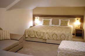 Tami Residence