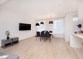 8ERA Business Executive Rotermanni Apts