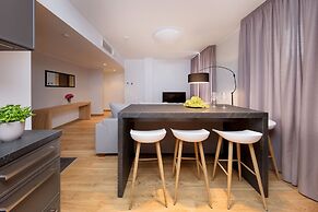 8ERA Business Executive Rotermanni Apts