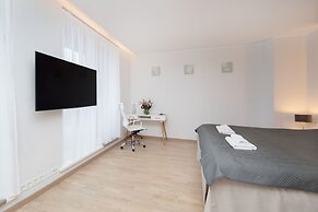 8ERA Business Executive Rotermanni Apts