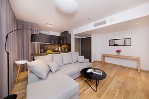 8ERA Business Executive Rotermanni Apts