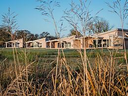 Executive Lakeside Lodge at Mullans Bay
