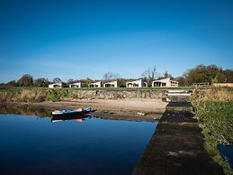 Platinum Lakeside Lodge at Mullans Bay