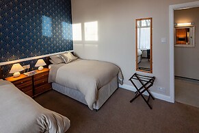 Aarondale Guest House