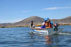 Titicaca Floating Lodge