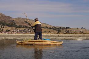 Titicaca Floating Lodge