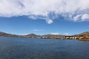 Titicaca Floating Lodge