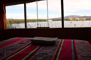Titicaca Floating Lodge