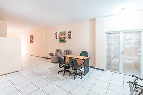 Hotel O J&b Room Pramuka