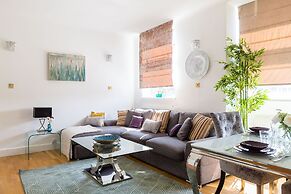 Designer 2-bed 2-bath Behind Selfridges