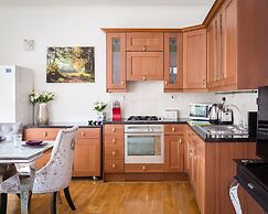 Designer 2-bed 2-bath Behind Selfridges