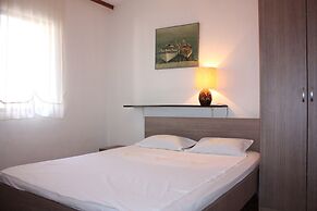 Dora Apartments