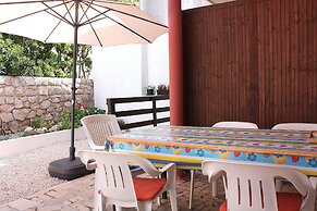 Dora Apartments
