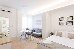 Bright and Modern Main Square Studio