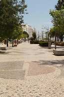 19C Avenida Beira Mar by Casas & Papéis