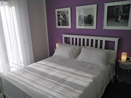 Delia Rooms & Gallery