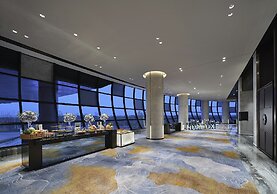HUALUXE Nanjing Yangtze River by IHG