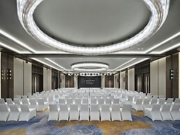 HUALUXE Nanjing Yangtze River by IHG