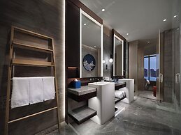 HUALUXE Nanjing Yangtze River by IHG