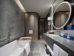 HUALUXE Nanjing Yangtze River by IHG