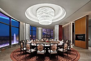 HUALUXE Nanjing Yangtze River by IHG