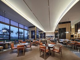 HUALUXE Nanjing Yangtze River by IHG