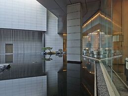HUALUXE Nanjing Yangtze River by IHG