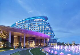 HUALUXE Nanjing Yangtze River by IHG