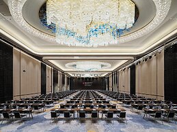 HUALUXE Nanjing Yangtze River by IHG