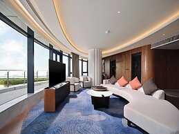 HUALUXE Nanjing Yangtze River by IHG