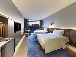 HUALUXE Nanjing Yangtze River by IHG